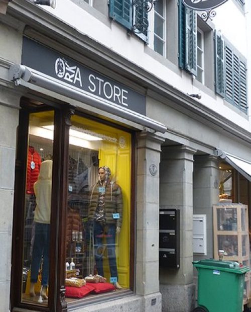 Der Eingang vom Orka-Store